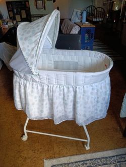 Ultimate Sweet Beginnings Bassinet by Delta Children
