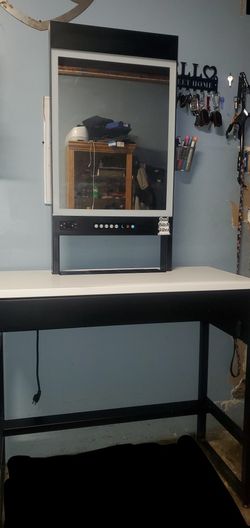 Vanity With Lights And Plugs