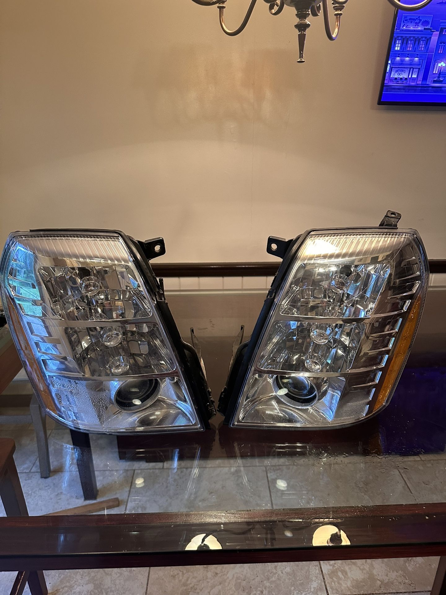 Cadillac Escalade ESV Headlights