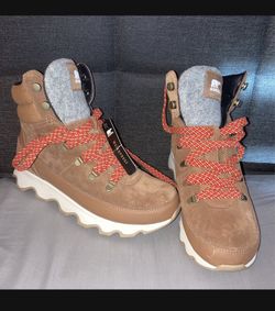 READ ENTIRE AD BEFORE MESSAGING WOMEN'S Sorel KINETIC CONQUEST BOOT Tan size 11 waterproof boots snow winter insulated boot