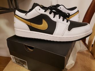 Air Jordan 1 Low Black/White/Gold Swoosh Mens 10.5 New in Box