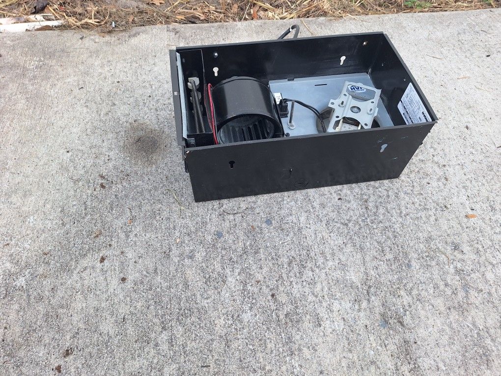 Broan 70 CFM Fan/ 1300W Heater