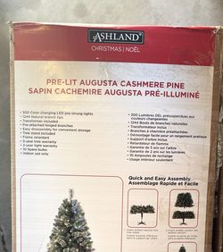 Ashland Artificial Xmas Tree 7.5 Ft., With 300 Lights