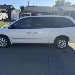 2003 Chrysler Town & Country