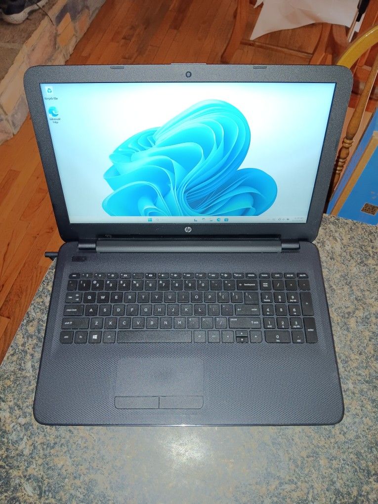 HP NoteBook 15-af131dx Laptop