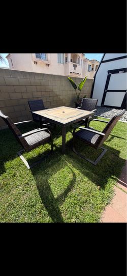 5 piece patio set/ Patio/ Yard/ outdoor/ furniture/ chairs/ table
