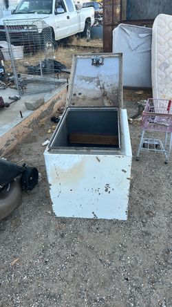 Truck tool box