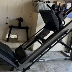 Body-Solid leg press and hack squad  heavy duty