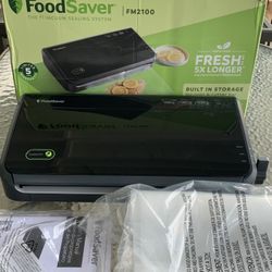 FoodSaver FM2100 Vacuum Sealing System for Food Preservation