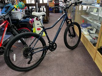 Schwinn Junction Hybrid Bike with 27.5-inch