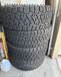 Studed Tires 35x12.5r17Lt