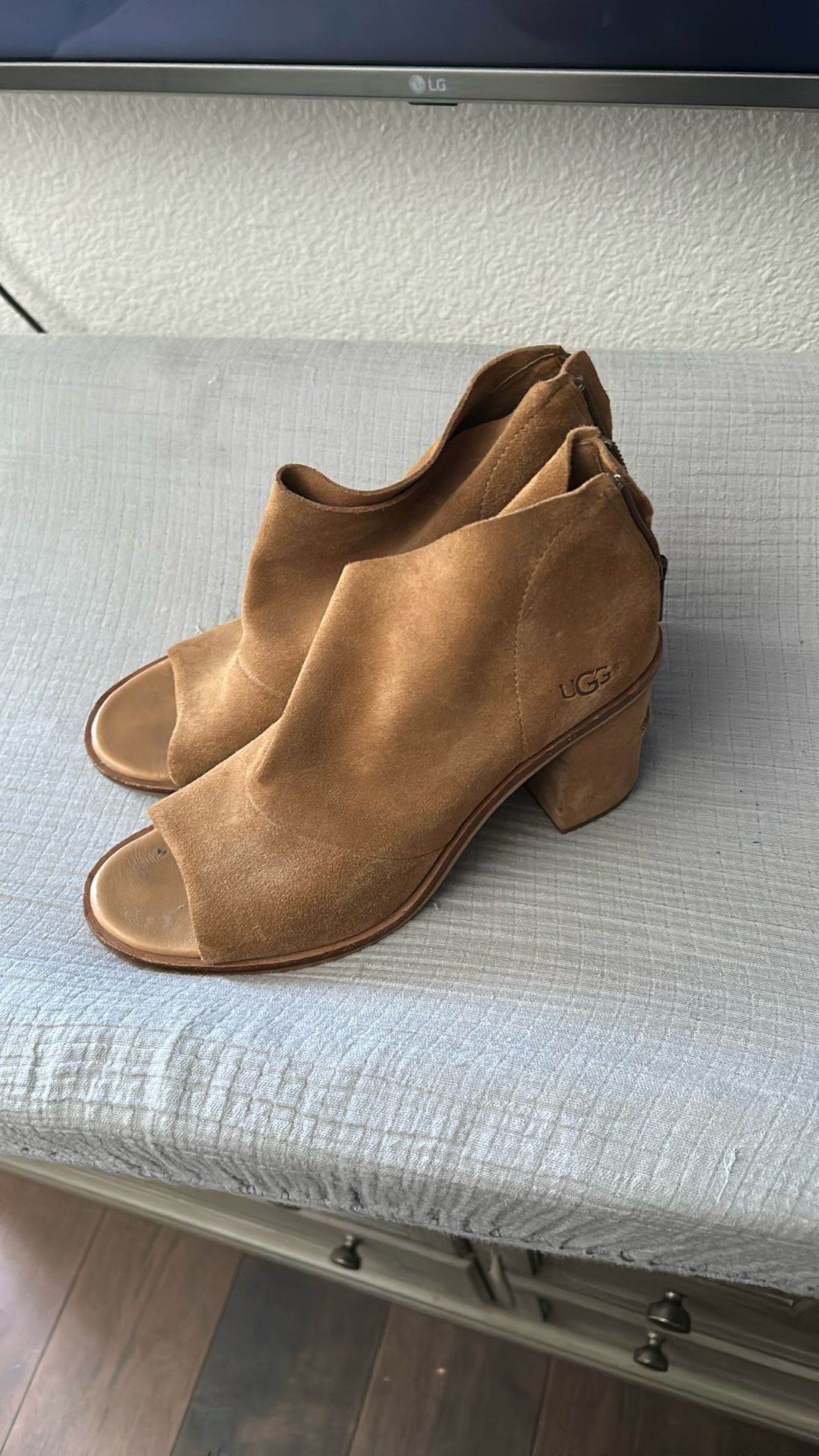 Women’s Uggs High heel Size 9