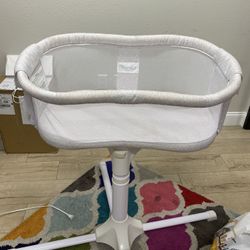Halo Bassinet with newborn insert