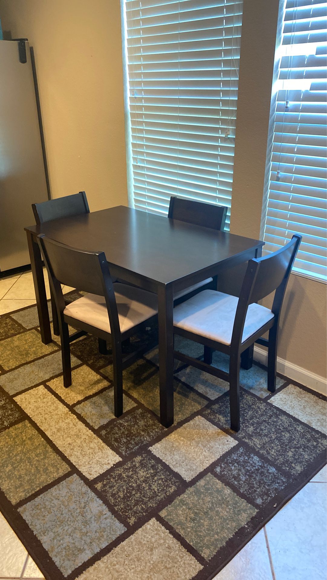 Full Dining Set - rug included