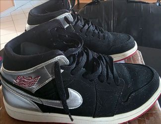 Jordan 1 Black N Silver Size 9 Men's Sneakers