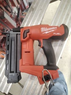 MILWAUKEE M18 18GA FUEL BRAD NAILER