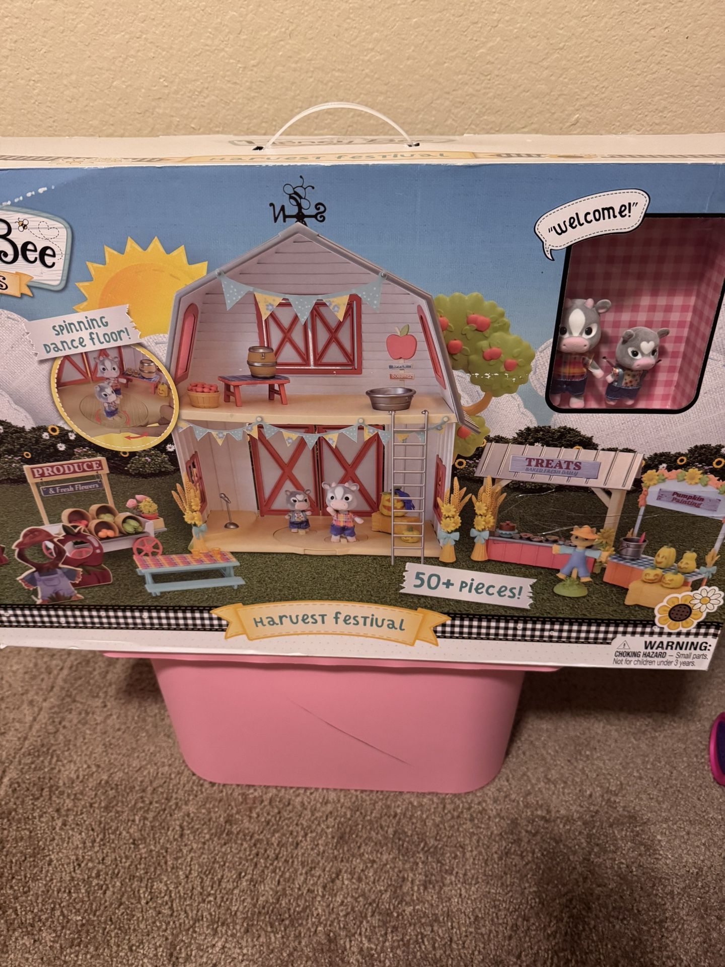 Honey Bee Acres 15” Tall Buzzby Folding Harvest Festival Dollhouse Set New.