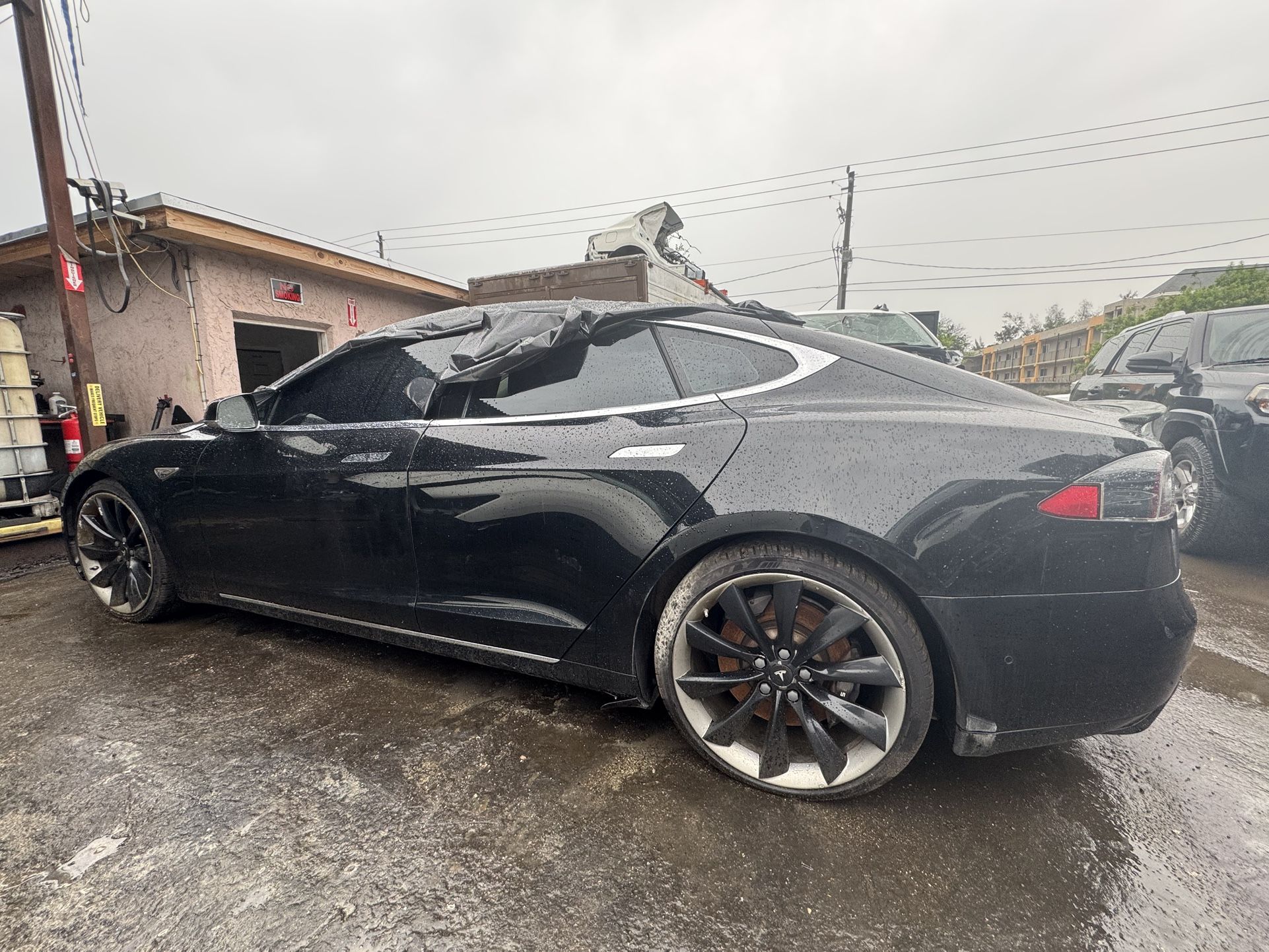 2012-2015 Tesla Model S CAR FOR PARTS ONLY
