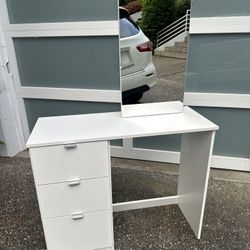 Small Makeup Vanity / Desk