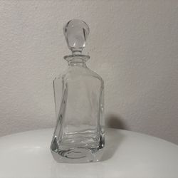 Elegant Glass Decanter Twisted Shape