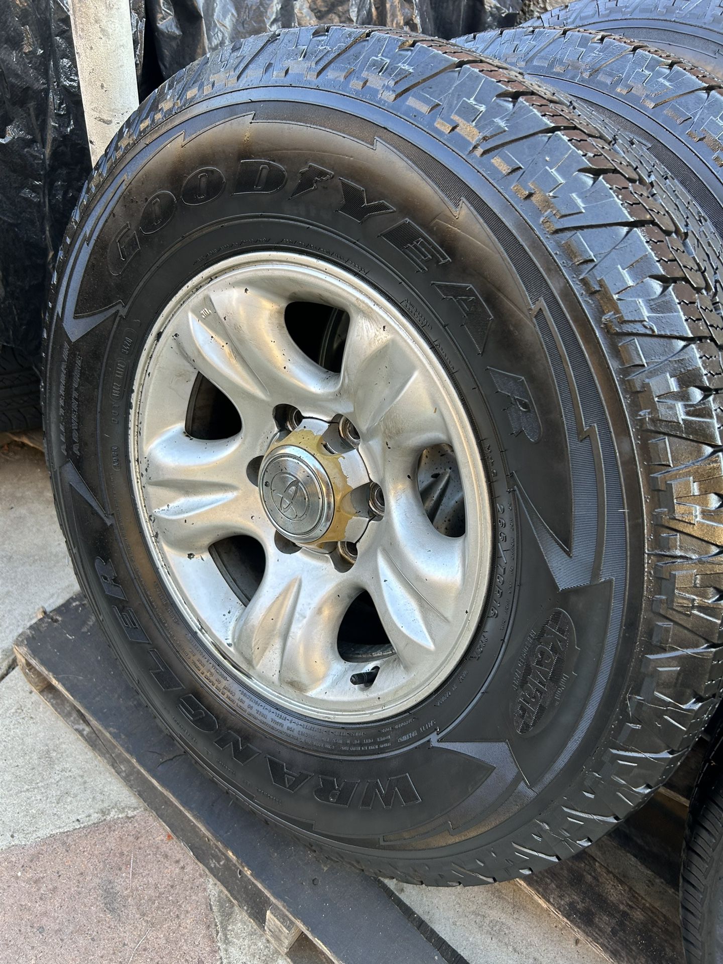 4- GOOD YEAR WRANGLER RADIAL