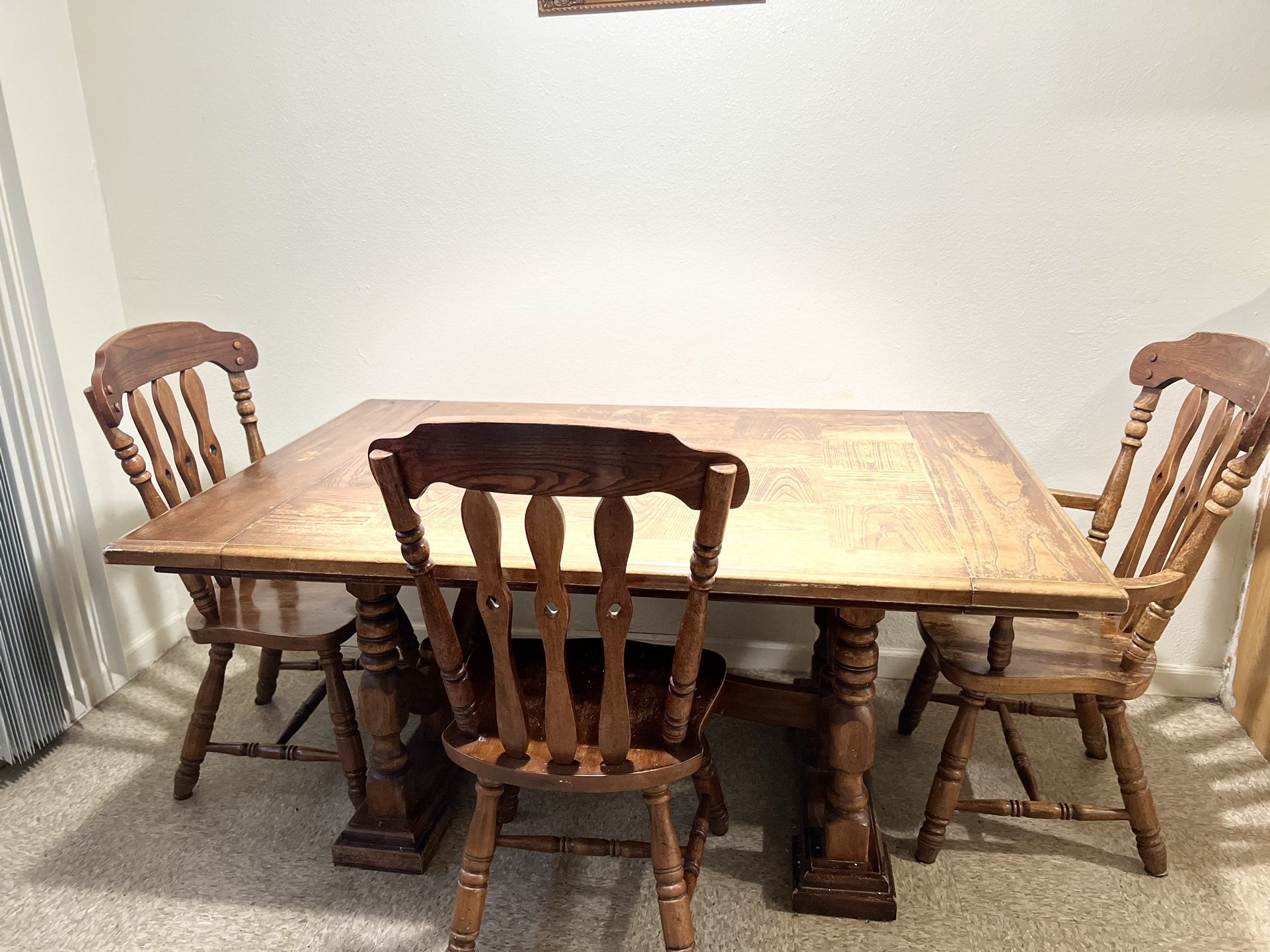 4 Chairs Table 