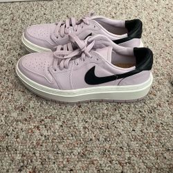 Women’s Nike Shoes Size 7.5