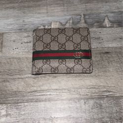 Gucci Wallet (first Come First Serve 7.5/10 Condition
