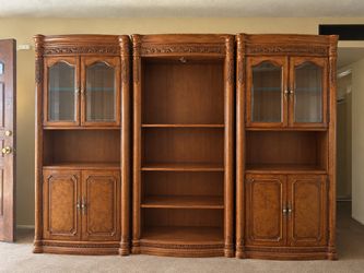 Entertainment center