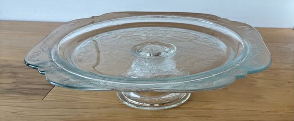 Glass cake plate with fluted edges, 10”.