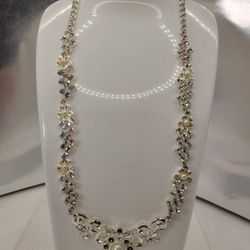 VINTAGE CRYSTAL AND PEARL NECKALES 9"INCHES 
