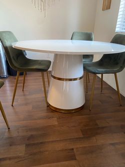 Round table with  4 matching chairs