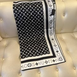 Louis Vuitton Scarf 