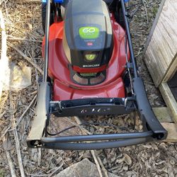 Toro 60V Max* 22 in. Recycler with Personal Pace Lawn Mower (Model 21466)
