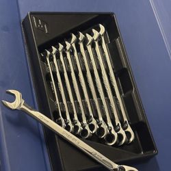Snap-on Tools  10 pc Metric Flank Drive® Plus Reversible Ratcheting Combination Wrench Set (10–19 mm)