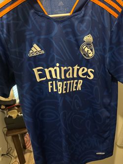 Real Madrid jersey size Small Men’s
