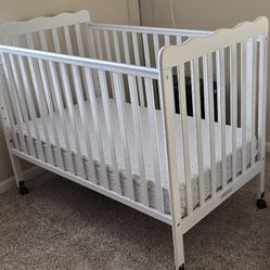 Crib + Mattress + Sheet