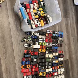Diecast Cars 1/36 1/38 And 1/40 Scale Assorted Brands Ertl Maisto And Kinsmart 185 cars total they’re all in great condition if you buy all of them I 