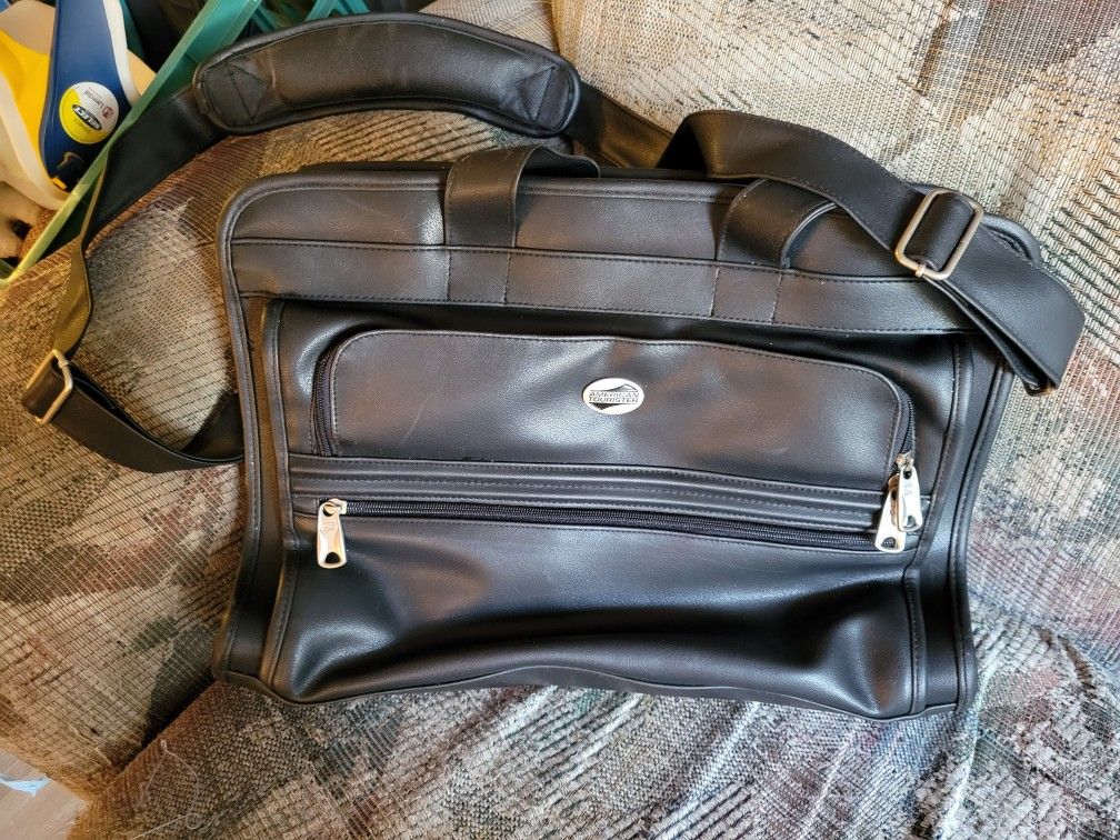 Large American Tourister work or laptop carrier w shoulder strap