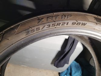 LAUFERN 25535R21 Tire