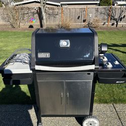 Weber Spirit 3-Burner propane grill in very good condition. well cared for and works great.