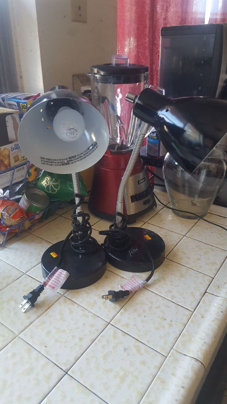 2 desk lamp each $5