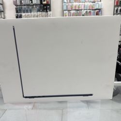 Macbook Air 15” M4 Chip 16GB/256GB! Finance For $50 Down Payment!!