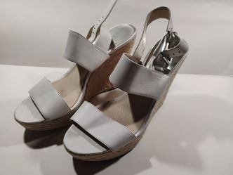 Michael kors white beige which heels size 10