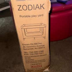 New Portable Play Pin In Box 25$ Firm 