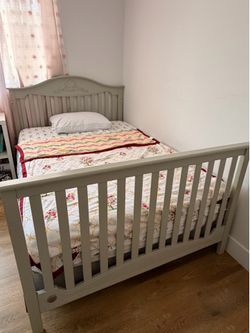 Full-Size Bed Frame – Excellent Condition