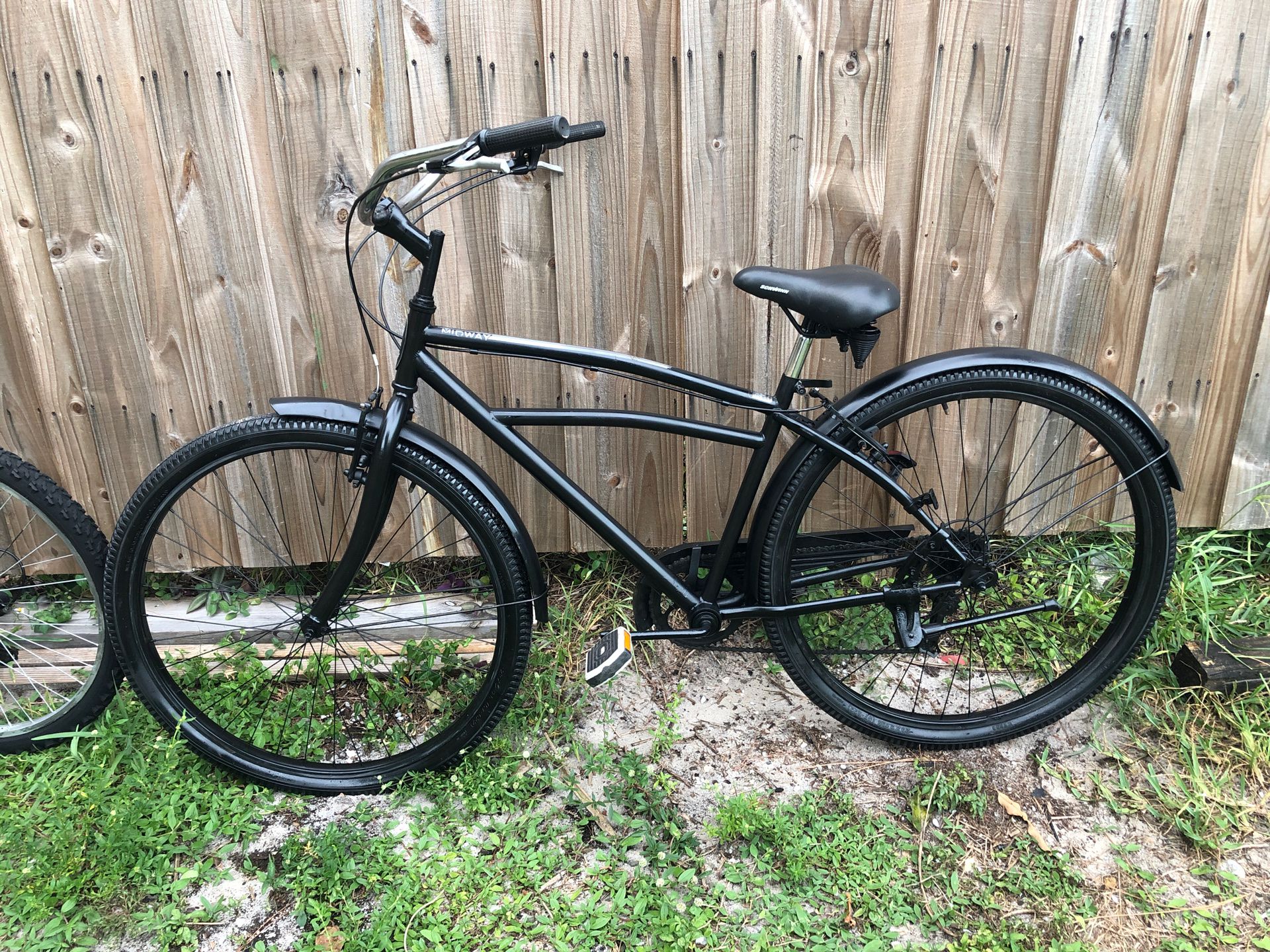 Beach cruiser bike in excellent conditions!! Size of rims are (29)!