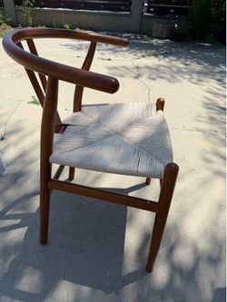 Set of 6  wishbone Dining Room chairs with wooden frame and natural wood and walnut color