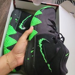 Kyrie Irving 4 Ep "Halloween" Neon Green
