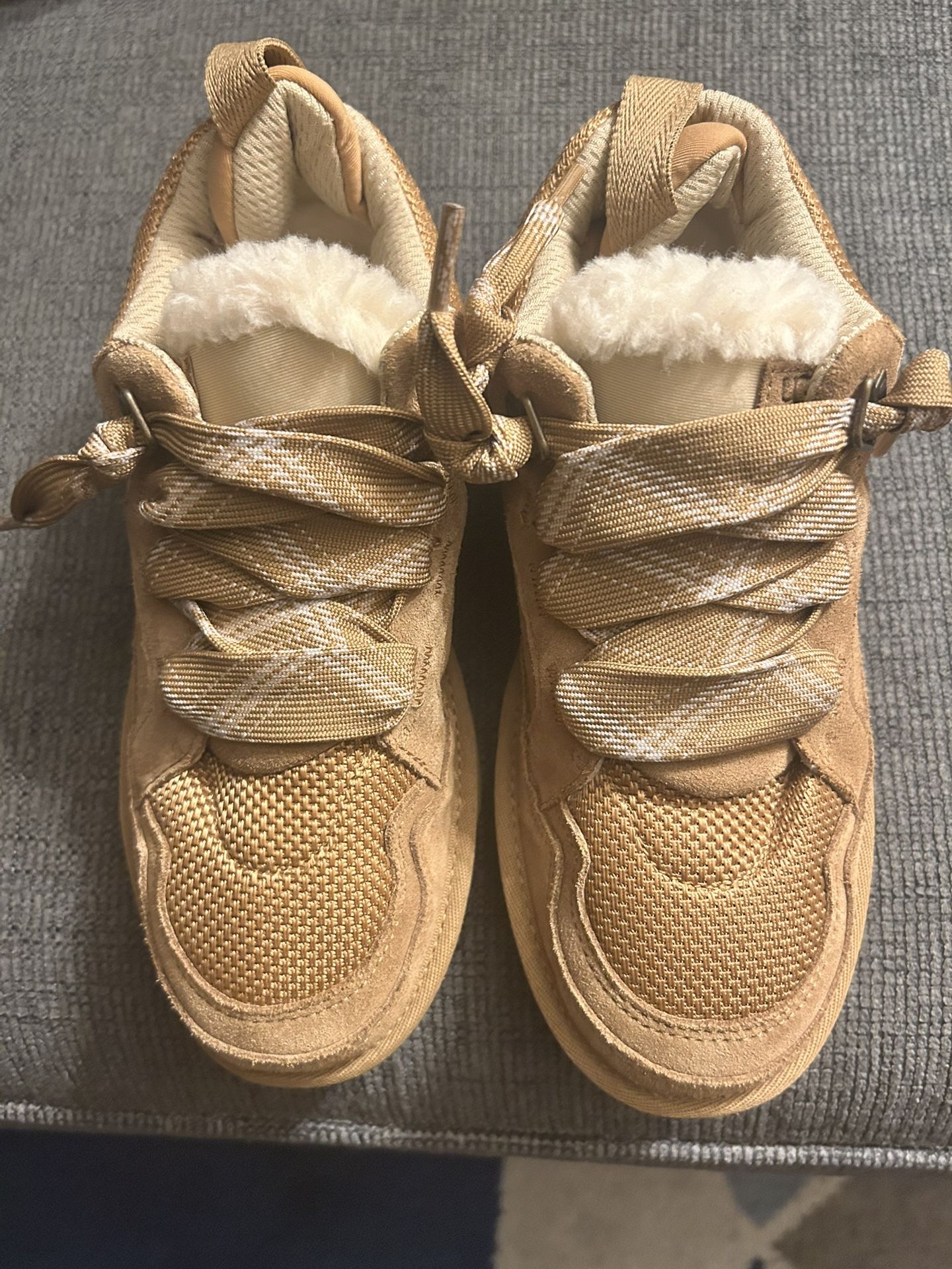 Kids Ugg Shoes- 6Y